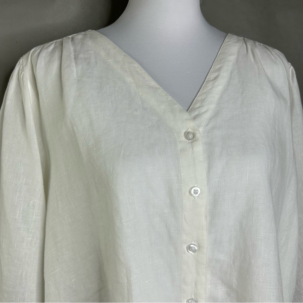 Elegant White Blouse - Picture 4 of 7